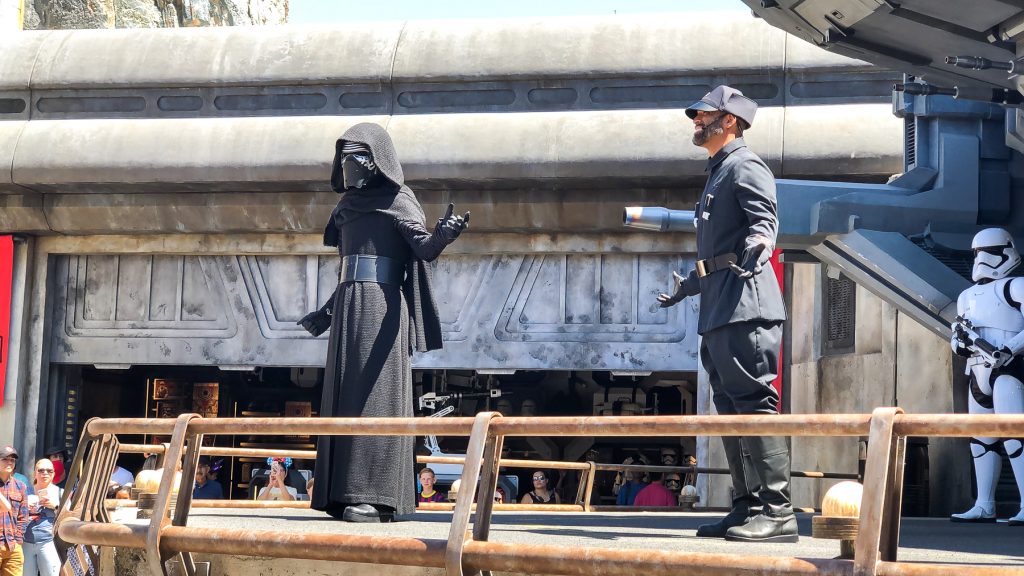 Kylo Ren in front of his ship TIE Echelon Galaxy's Edge