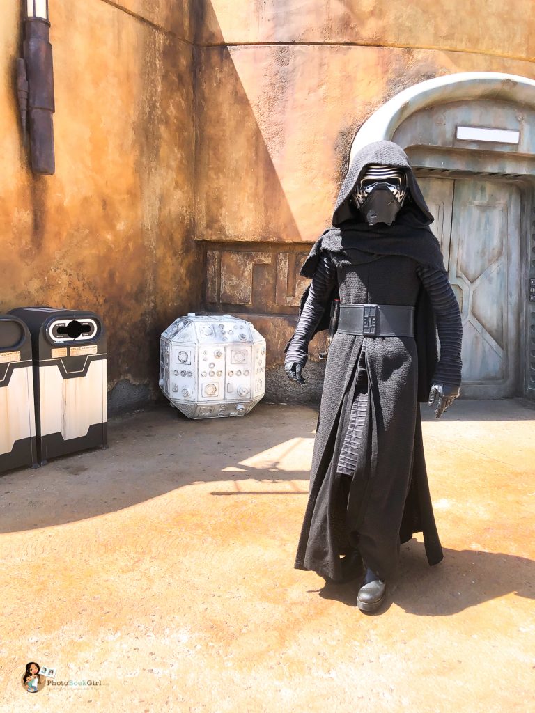 Kylo Ren Star Wars Galaxy's Edge